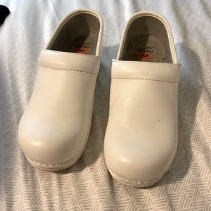 Dansko Shoes | Dansko XP EU 38 US 8 White Clog